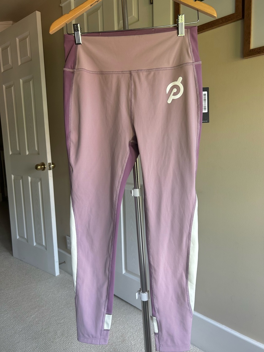 NEW Women’s Peloton Lavender and White High-Rise Leggings. Size M.